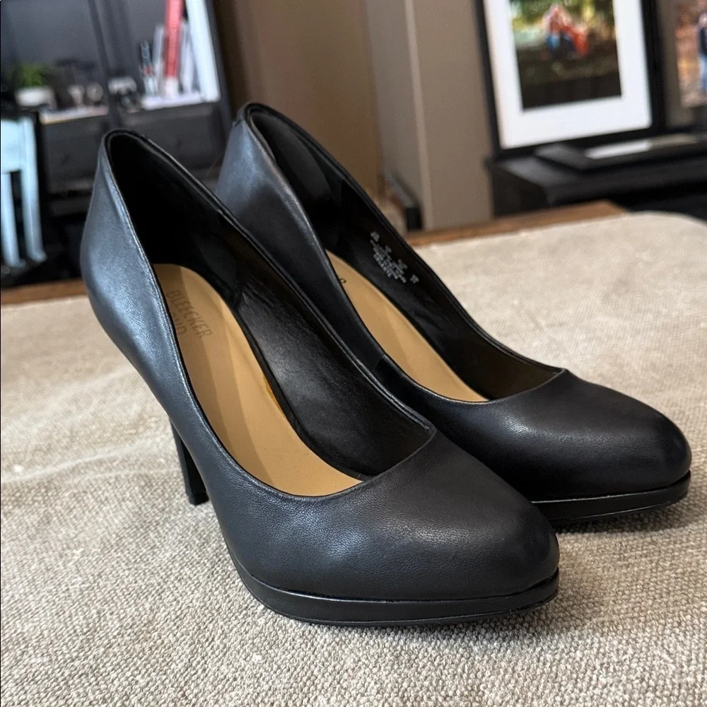 BLEEKER AND BOND Celeste Classic Black Leather Heels Pumps Size 8